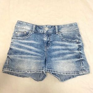 Cute Womans Buckle Denim Shorts